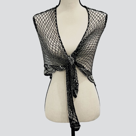 VINTAGE BLACK BEADED CROCHETED SHAWL WRAP W SILVER BEADS & SCALLOPED EDGES - Picture 2 of 16